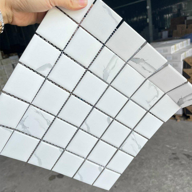 Đá mossaic tự nhiên trắng sữa MC01